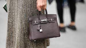 Latest Trends in Women's Bags: Explore the Hottest Styles, Colors, and Materials in the World of Women's Bags - Breakin.pk