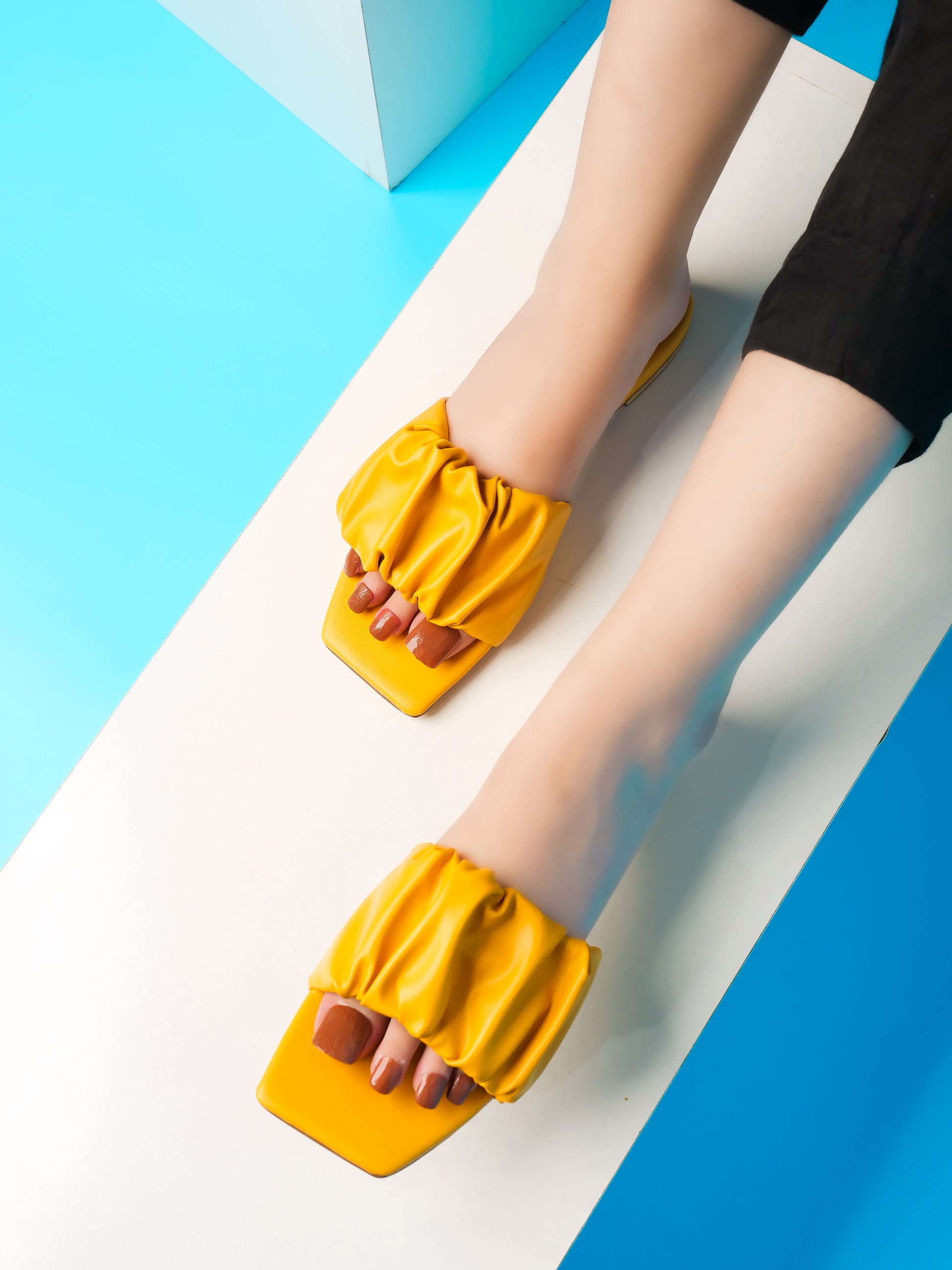Breezy Flat Yellow