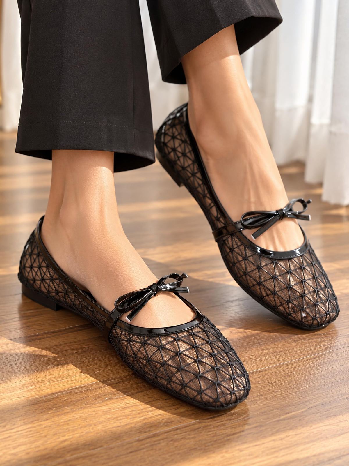 Lattice Bow Flats Pumps