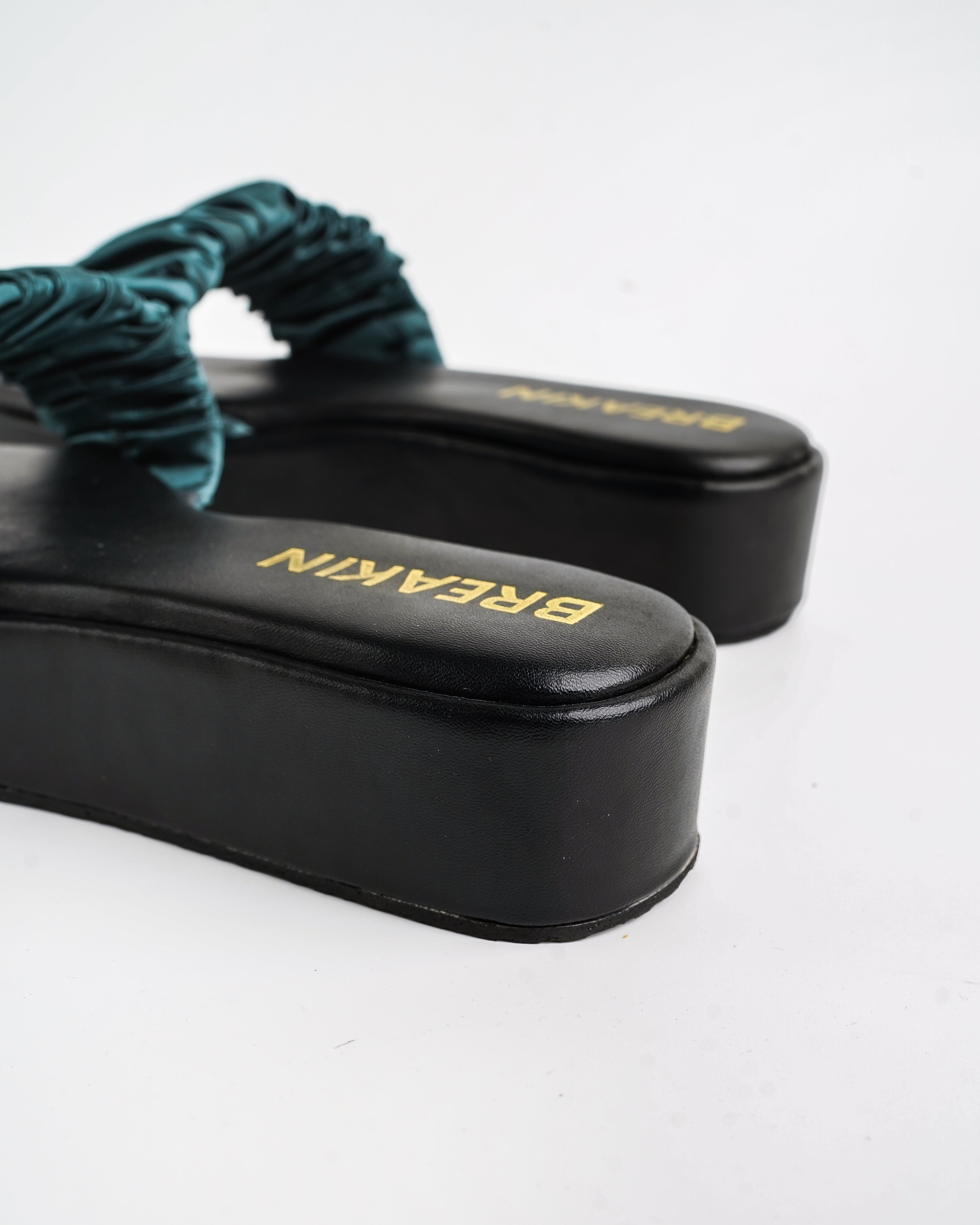 EVERLY Black (No Exchange No Refund)