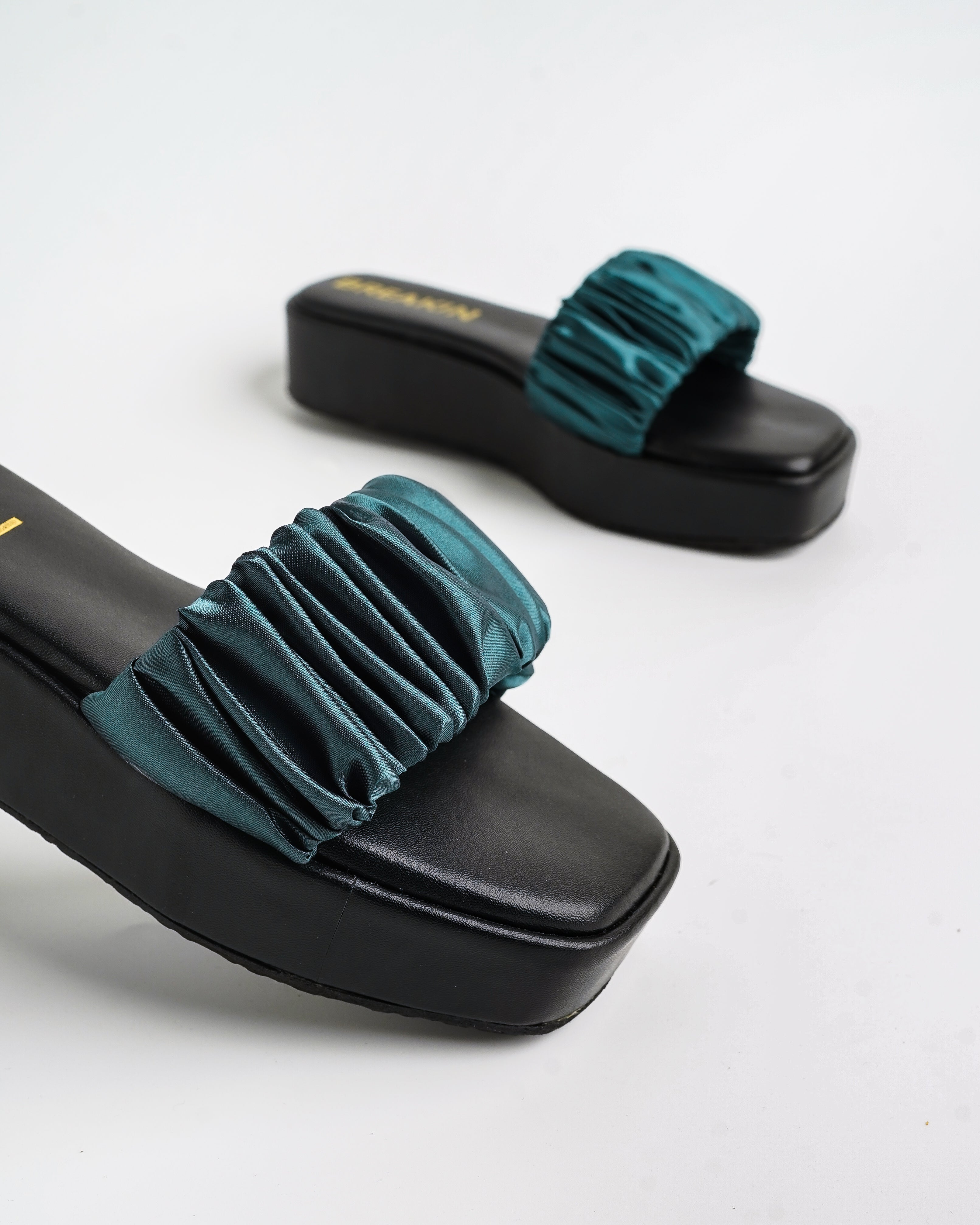 EVERLY Black (No Exchange No Refund)