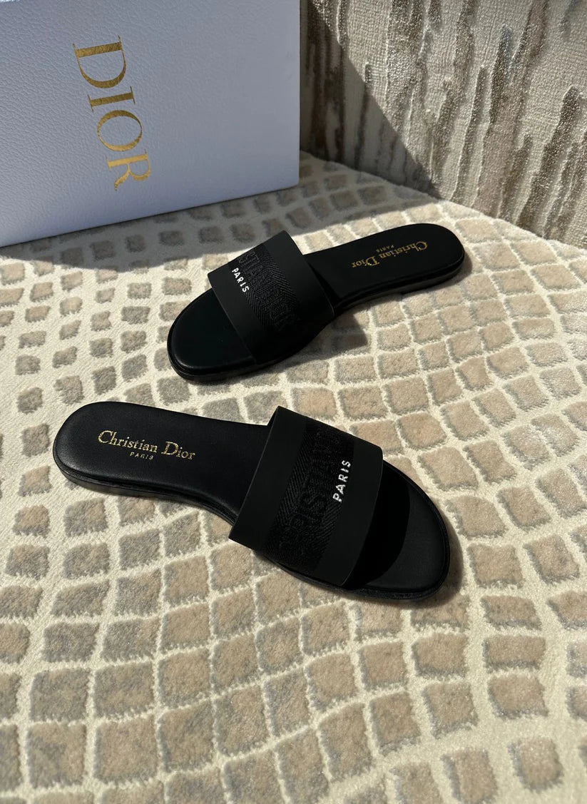 Vogue - Black